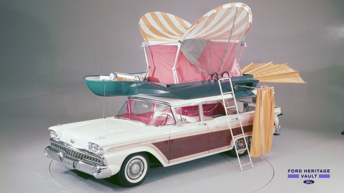 Ford Heritage Vault lưu trữ 100 năm lịch sử lần đầu tiên ra mắt công chúng Ford Heritage Vault lưu trữ 100 năm lịch sử lần đầu tiên ra mắt công chúng