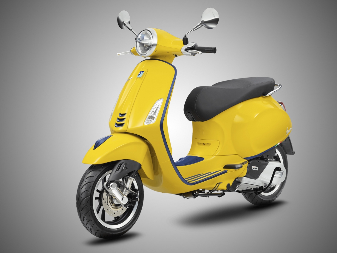 Vespa Sprint và Vespa Primavera ‘khoác áo mới’ sống động chào đón hè 2022