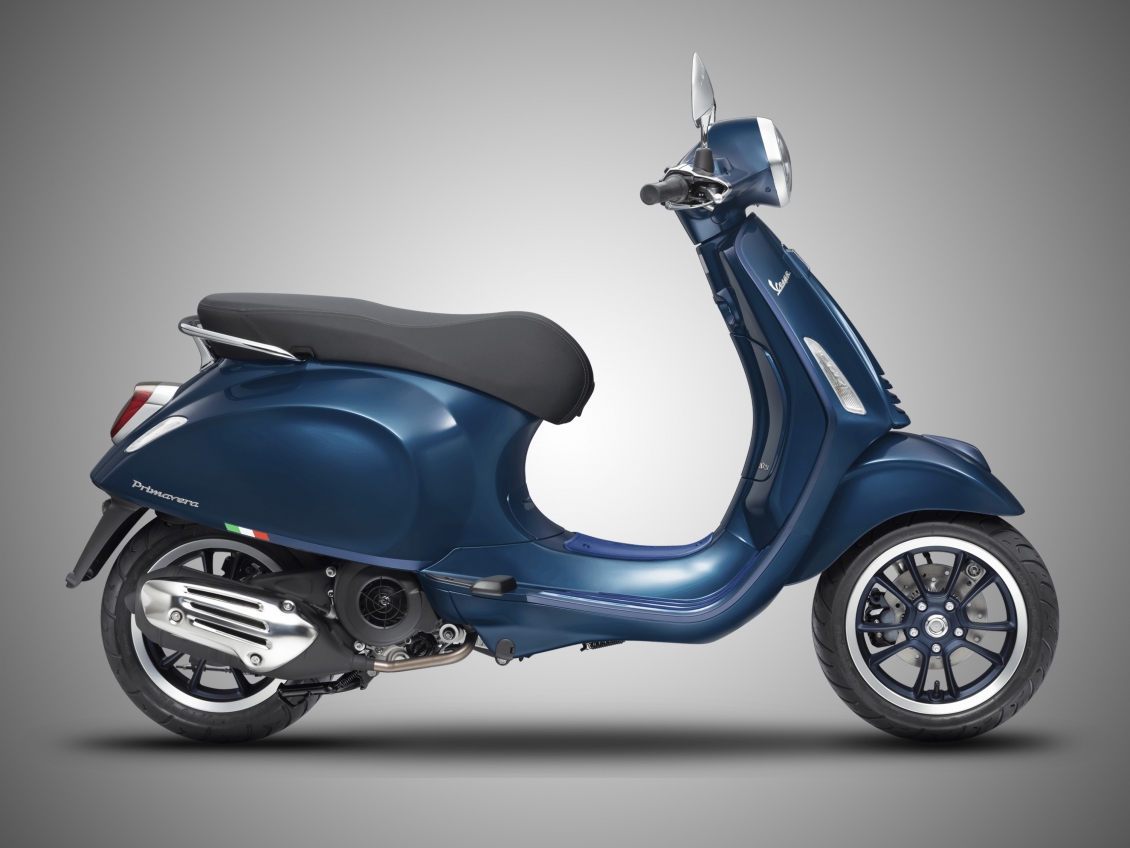 Vespa Sprint và Vespa Primavera ‘khoác áo mới’ sống động chào đón hè 2022