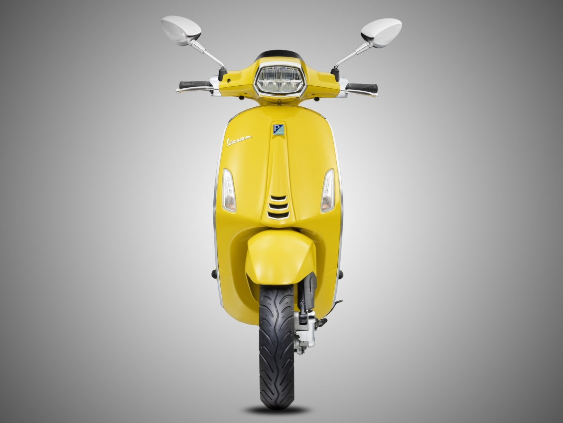 Vespa Sprint và Vespa Primavera 'khoác áo mới' sống động chào đón hè 2022