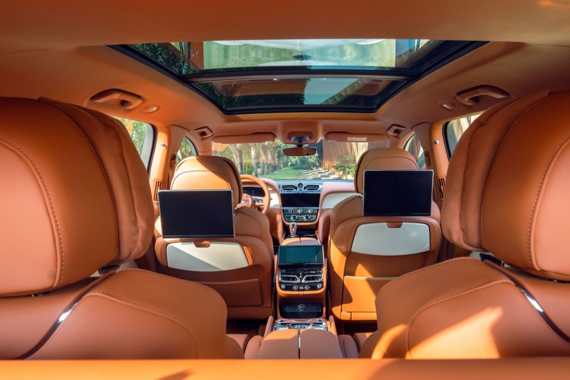 Cận cảnh Bentley Bentayga EWB Azure vừa ra mắt Việt Nam, giá từ 18 tỷ đồng