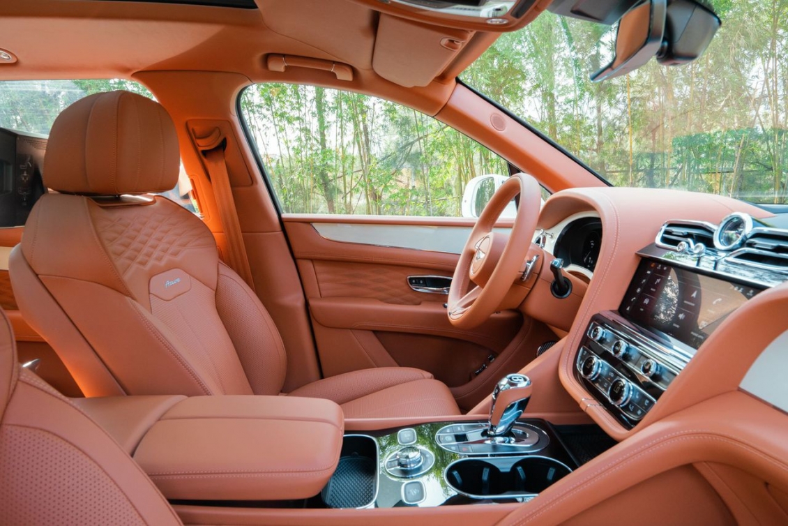 Cận cảnh Bentley Bentayga EWB Azure vừa ra mắt Việt Nam, giá từ 18 tỷ đồng