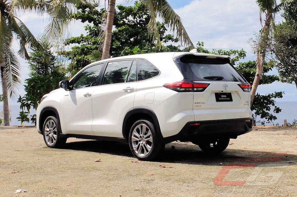 Cận cảnh Toyota Innova 2023 vừa ra mắt tại Philippines, giá quy đổi 700 triệu đồng