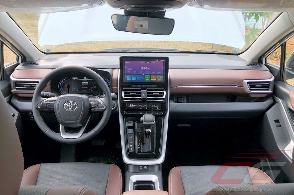 Cận cảnh Toyota Innova 2023 vừa ra mắt tại Philippines, giá quy đổi 700 triệu đồng