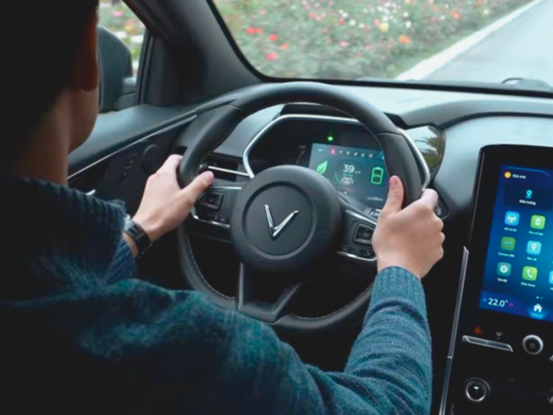 Trợ lý ảo VinFast đã thay đổi thói quen lái xe của người Việt thế nào?