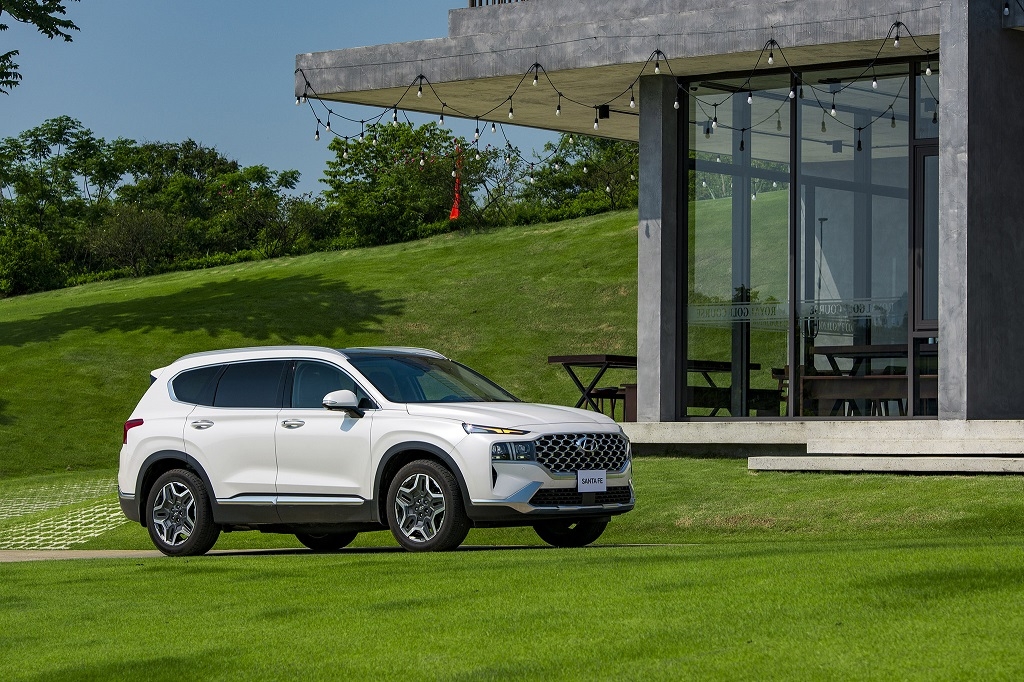 Cận cảnh Hyundai SantaFe Hybrid vừa ra mắt tại Việt Nam, giá 1,4 tỷ đồng