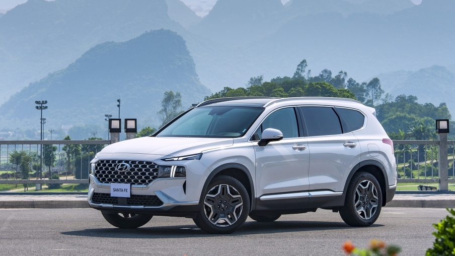 Xả kho đón bản mới, Hyundai SantaFe giảm 60 triệu đồng tại đại lý