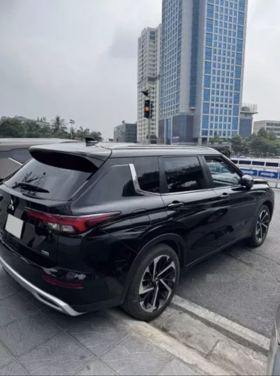 Mitsubishi Outlander 2024 bất ngờ lộ diện tại Việt Nam