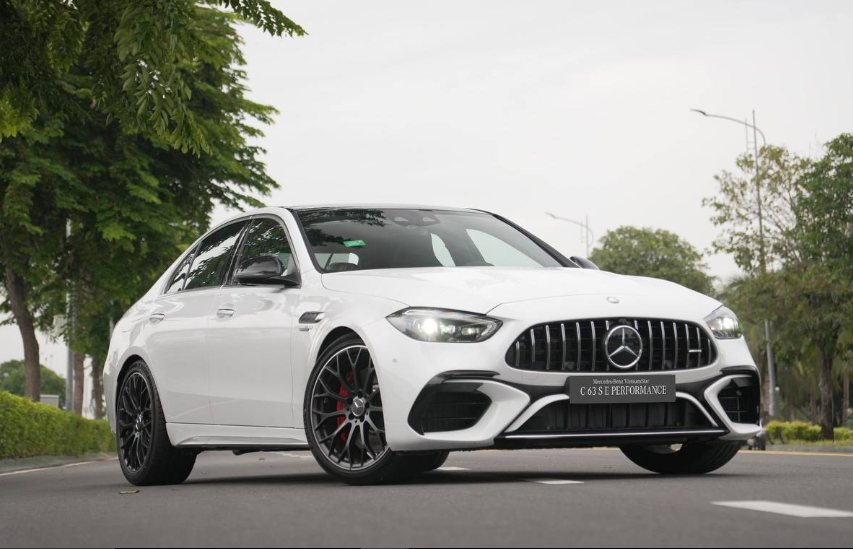 Cận cảnh Mercedes-AMG C 63 S E Performance đầu tiên tại Việt Nam, giá từ 4,9 tỷ đồng