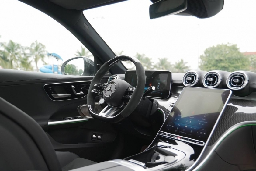 Cận cảnh Mercedes-AMG C 63 S E Performance đầu tiên tại Việt Nam, giá từ 4,9 tỷ đồng