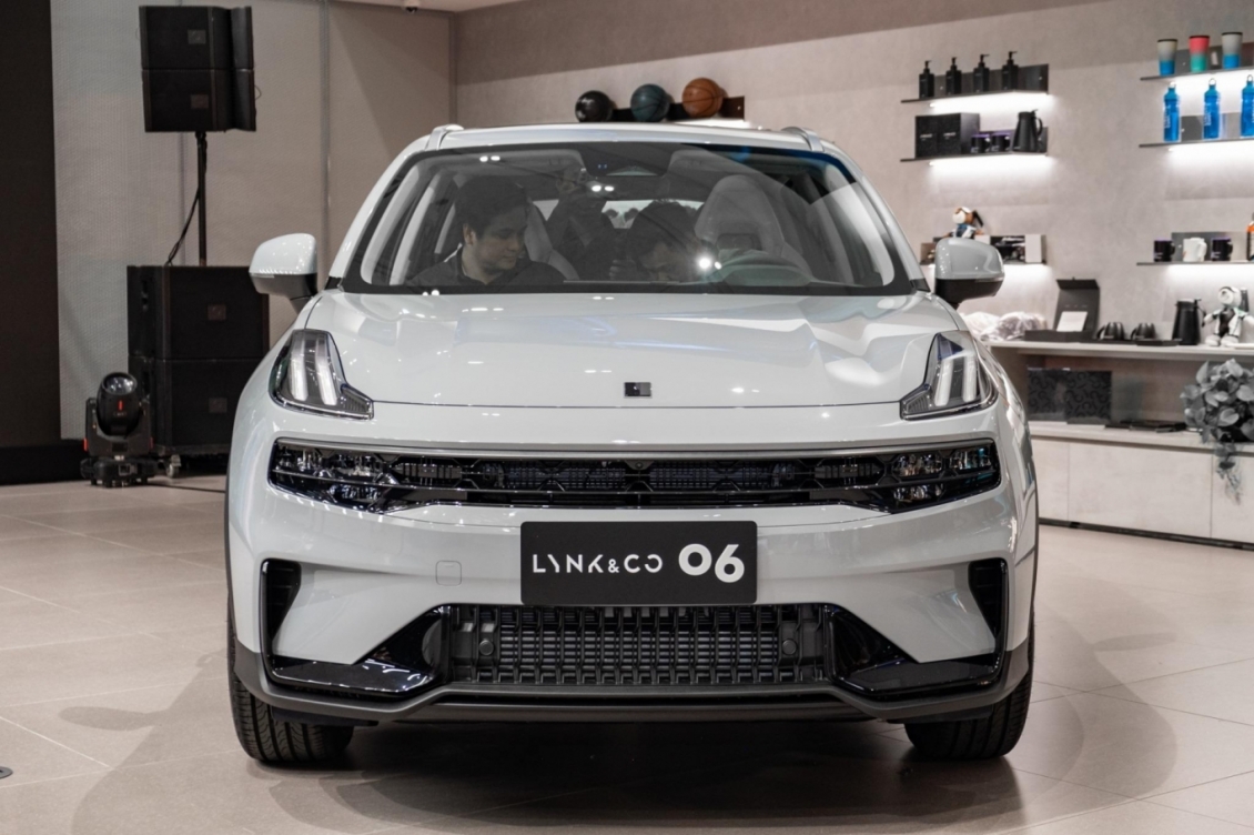 Lynk & Co 06 ra mắt tại Việt Nam, giá 729 triệu đồng