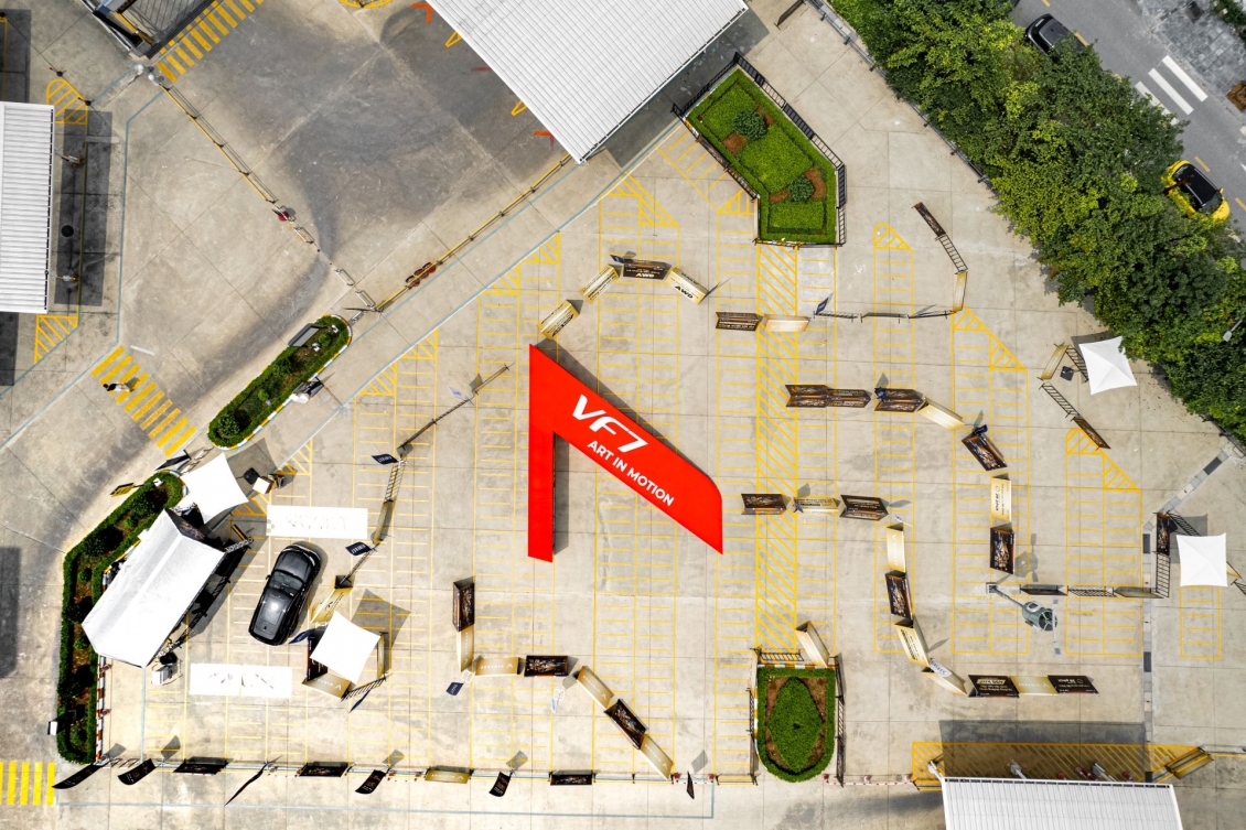 VinFast VF7 khuấy động Hà Nội với bản độ giới hạn tại sự kiện “Art in Motion”