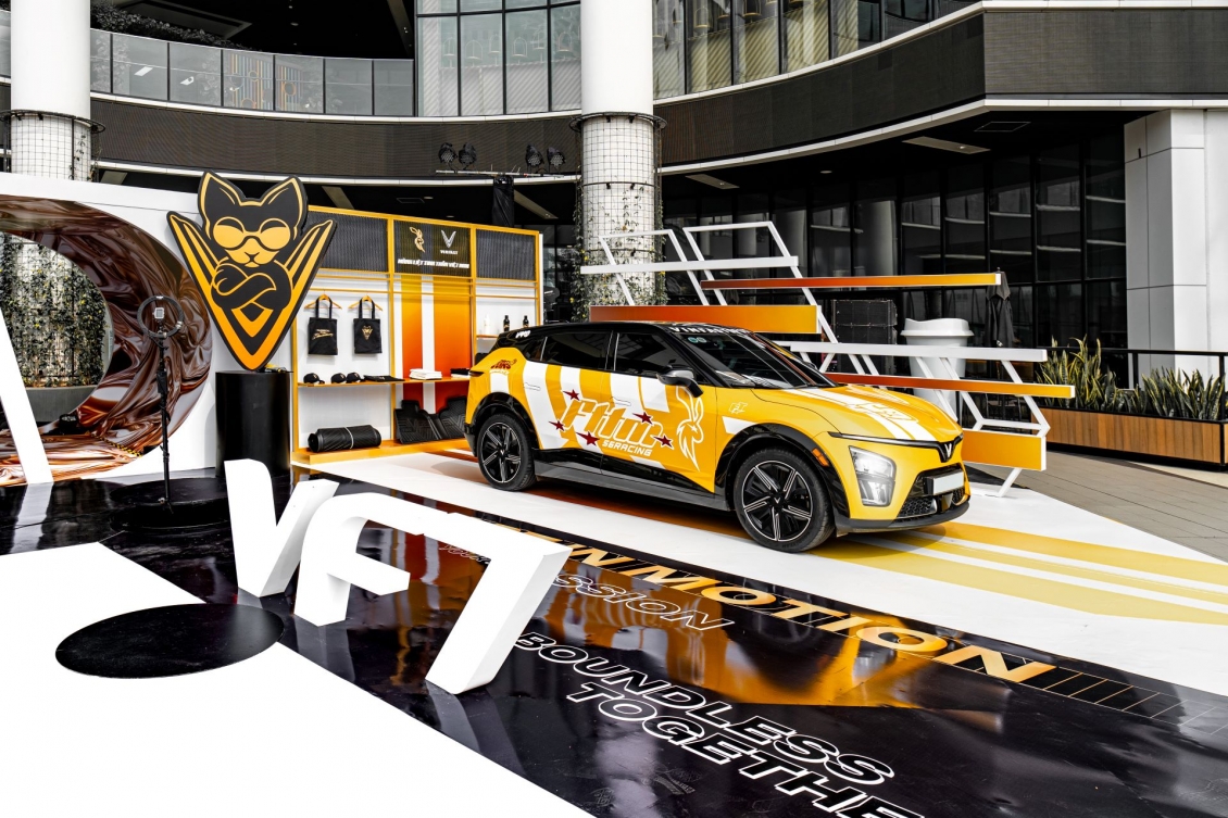 VinFast VF7 khuấy động Hà Nội với bản độ giới hạn tại sự kiện “Art in Motion”