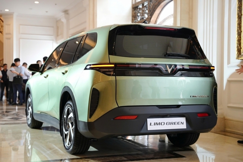 VinFast Limo Green xuất hiện công khai tại Hà Nội
