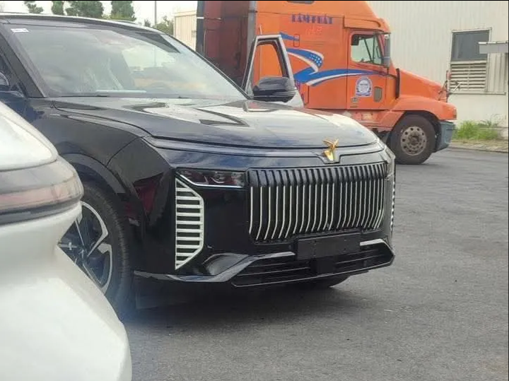 Lộ hình ảnh thực tế VinFast VF 9 phiên bản đặc biệt Lộ hình ảnh thực tế VinFast VF 9 phiên bản đặc biệt