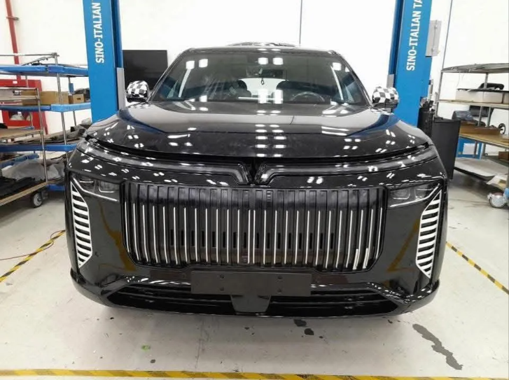 Lộ hình ảnh thực tế VinFast VF 9 phiên bản đặc biệt Lộ hình ảnh thực tế VinFast VF 9 phiên bản đặc biệt