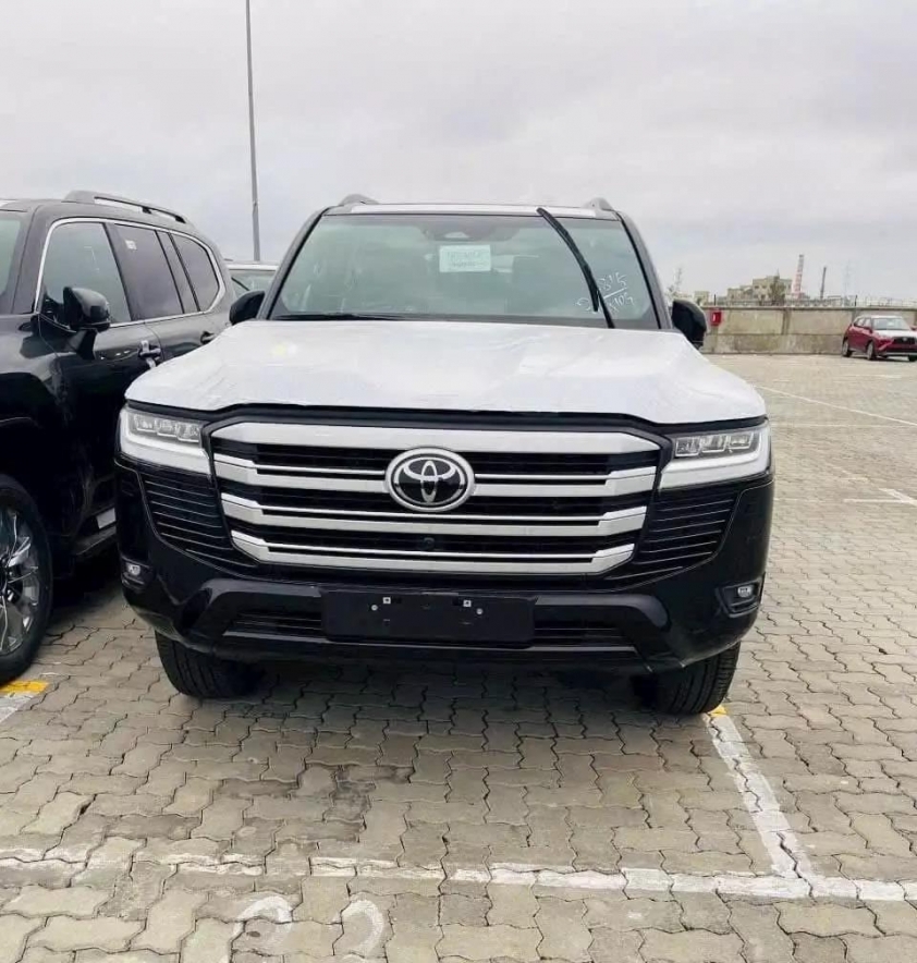 Toyota Land Cruiser LC300 2025 cập bến Việt Nam, giá từ 4,58 tỷ đồng