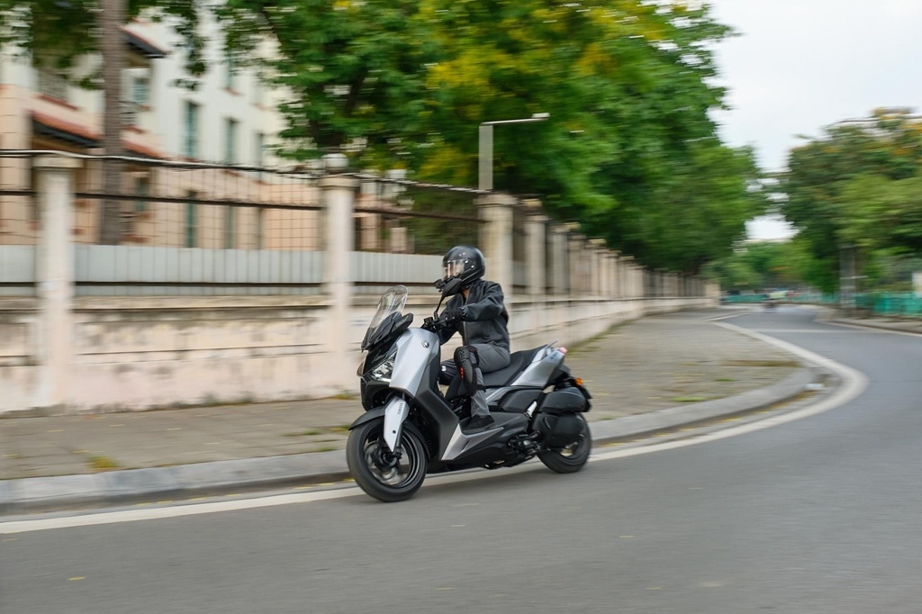 Yamaha XMAX 300: mẫu maxi-scooter hiện đại, cân cả tốc độ, tiện nghi và công nghệ