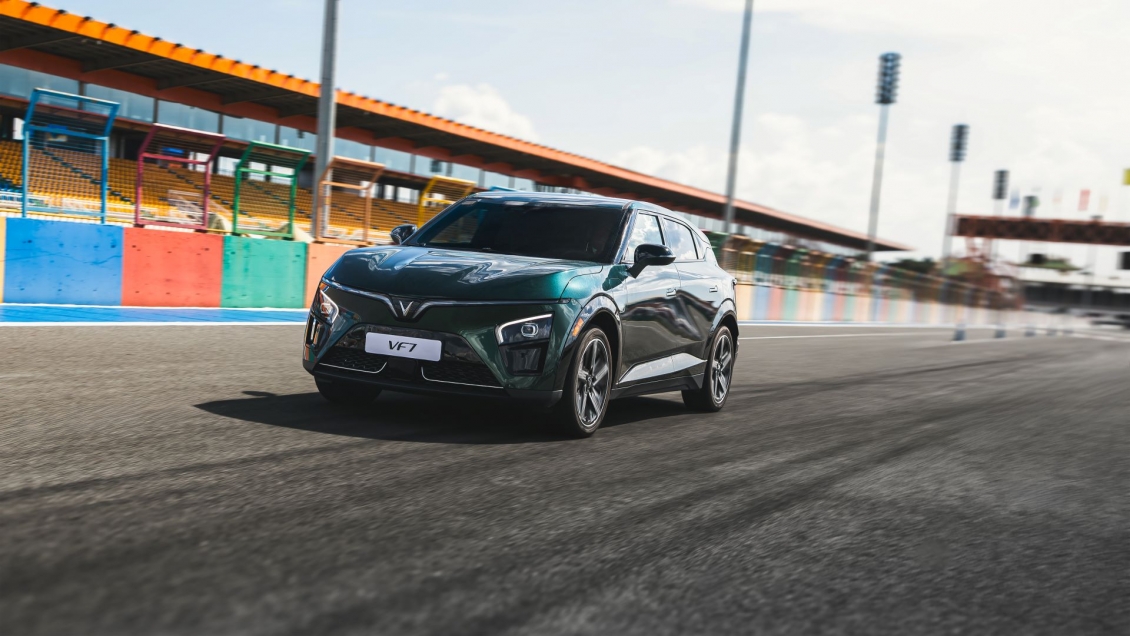 VinFast VF7 – Xe điện chất thể thao, chi phí 'chuẩn gia đình'