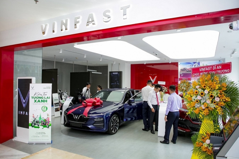 vinfast khai truong 27 showroom cung chuong trinh sieu uu dai