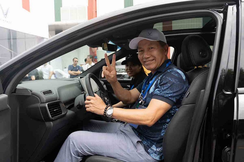 Người dùng châu Âu 'chấm điểm' VF 8 ra sao trong lần lái thử đầu tiên?