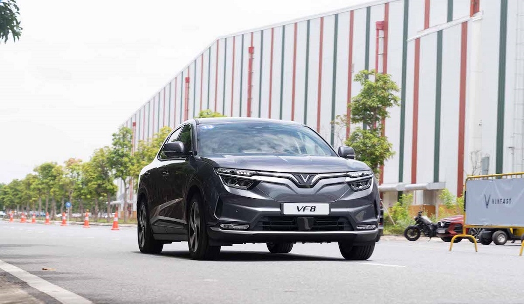 Người dùng châu Âu 'chấm điểm' VF 8 ra sao trong lần lái thử đầu tiên?