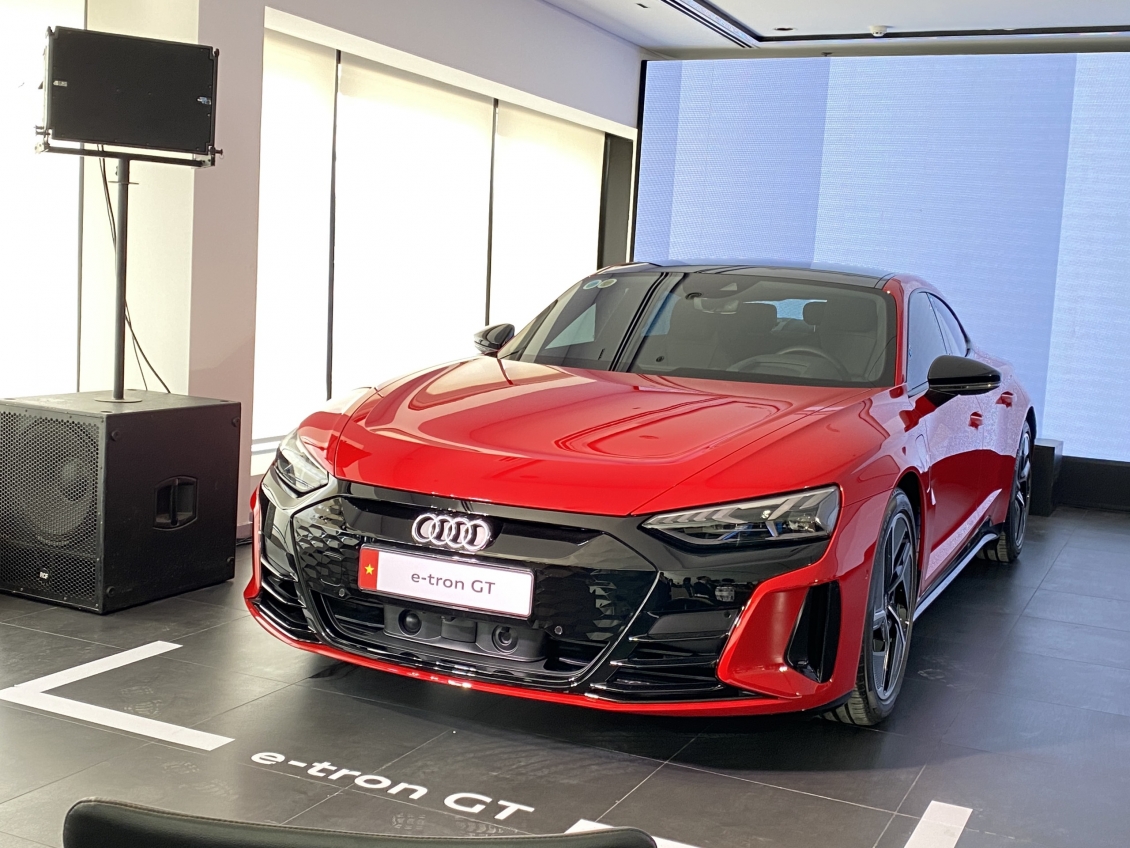 Audi e-Tron GT 2022 giá từ 5,2 tỷ đồng tại Việt Nam