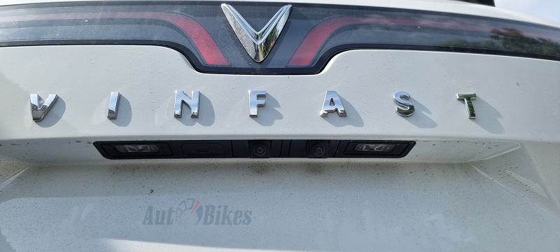 Lộ diện VinFast VF9 đi đăng kiểm