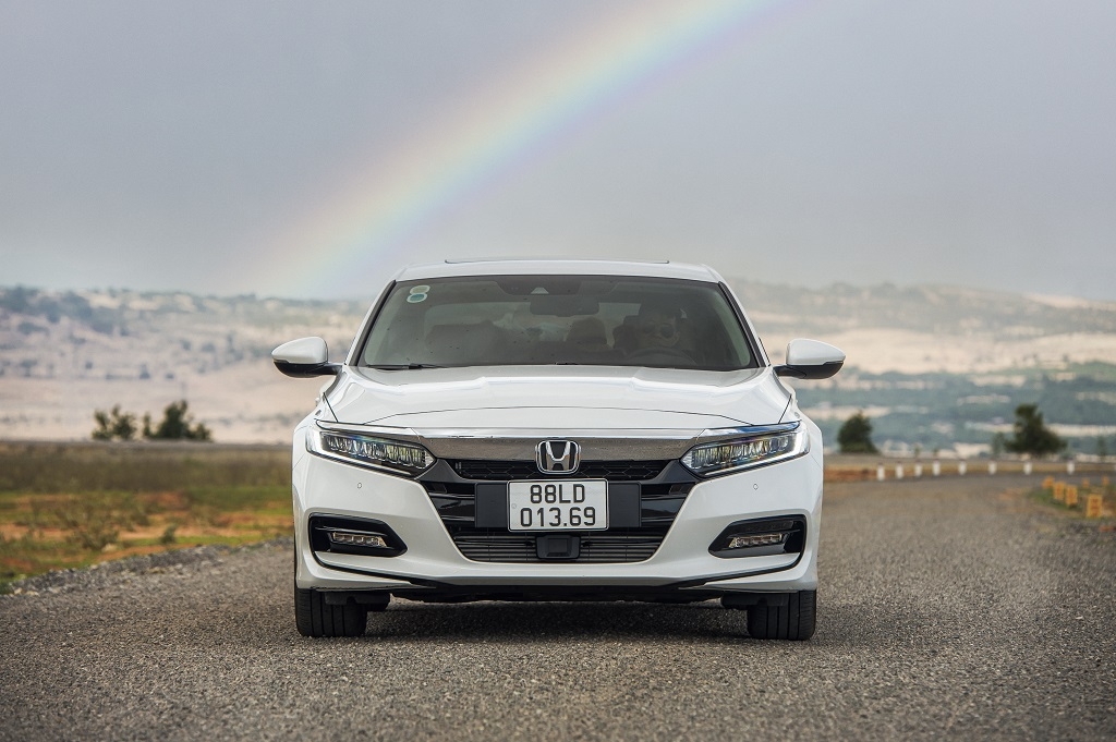 Honda Accord giảm giá hơn 200 triệu đồng trong tháng 4