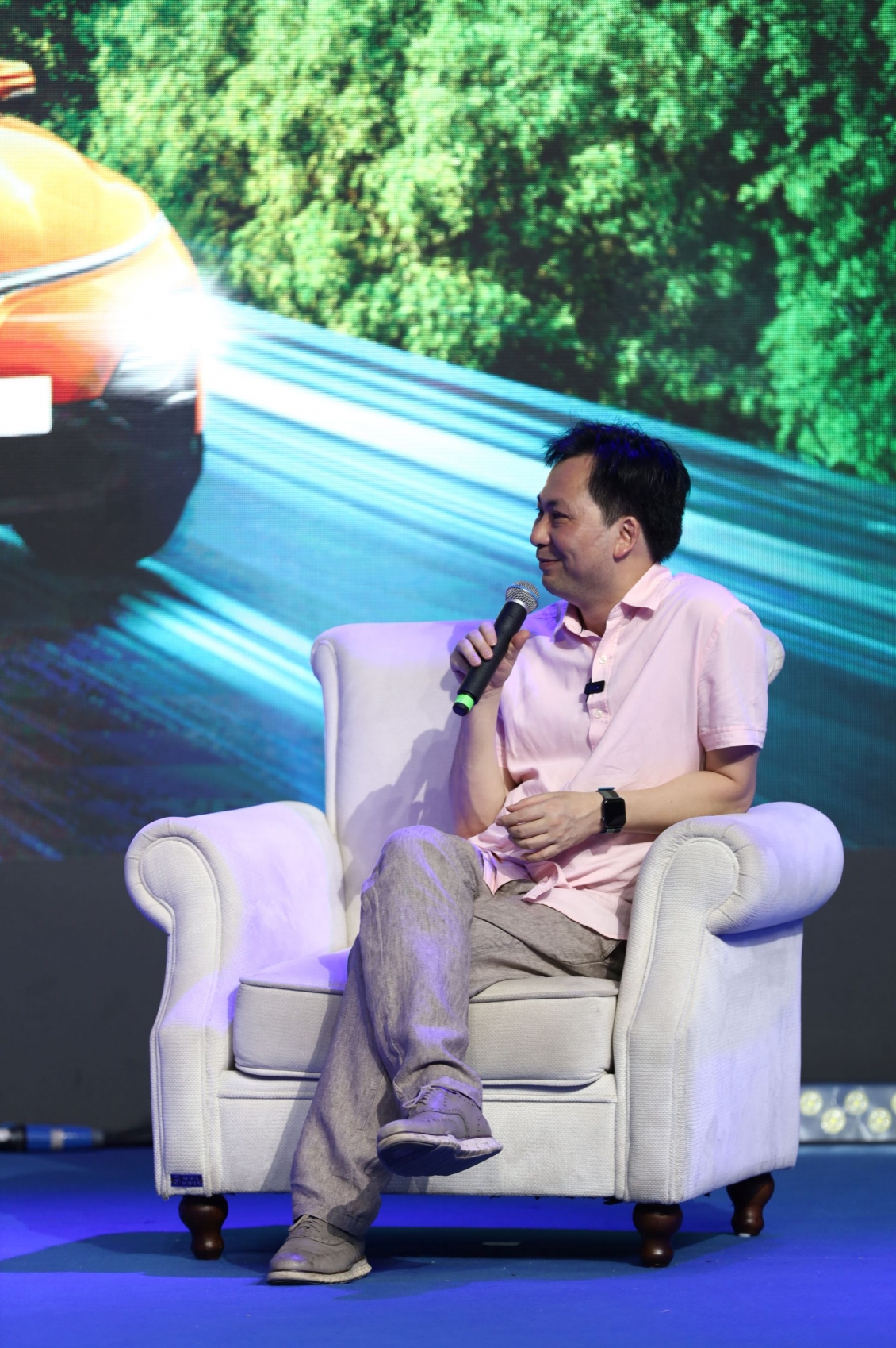 PGS TS Đàm Hoàng Phúc đánh giá cao tầm nhìn chuyển đổi nhanh chóng từ xe xăng sang xe điện của VinFast