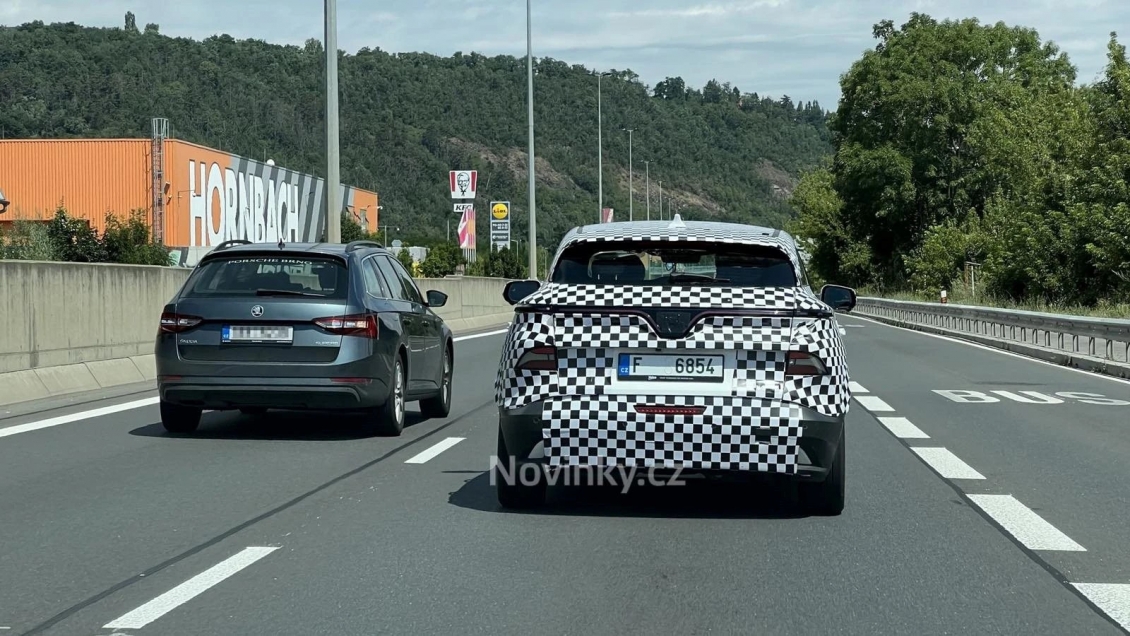 VinFast VF6 lộ diện trên đường chạy thử tại châu Âu VinFast VF6 lộ diện trên đường chạy thử tại châu Âu