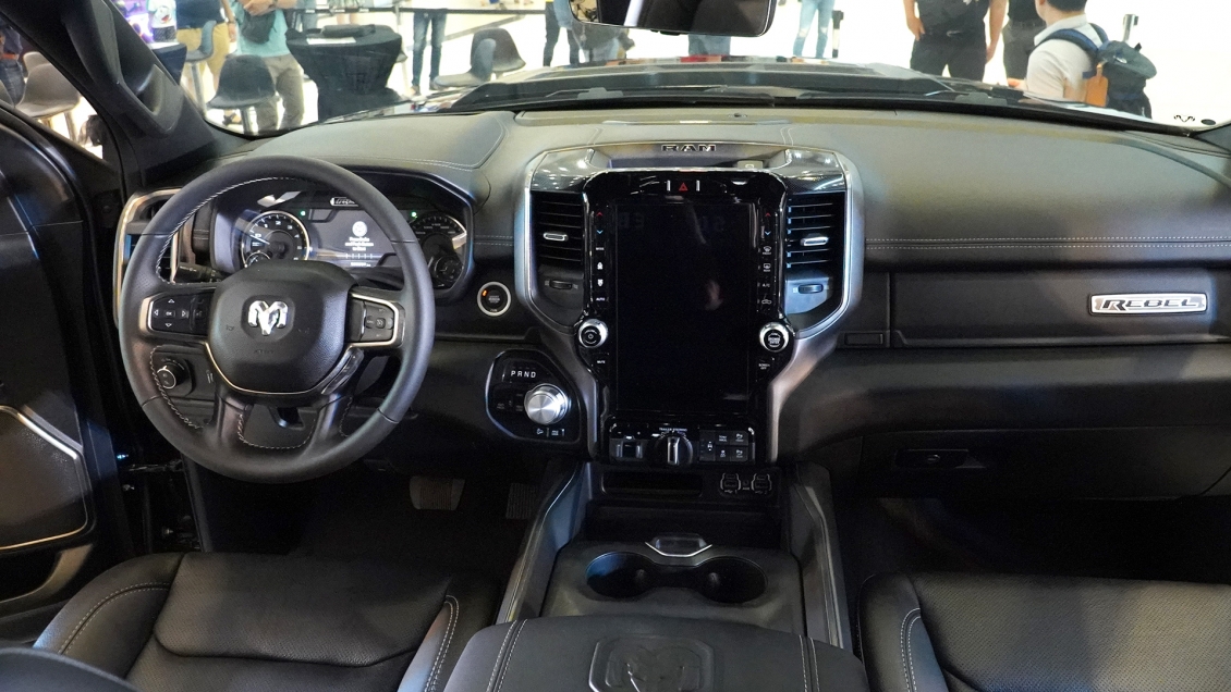 Cận cảnh RAM 1500 Rebel vừa ra mắt Việt Nam, giá 5,2 tỷ đồng