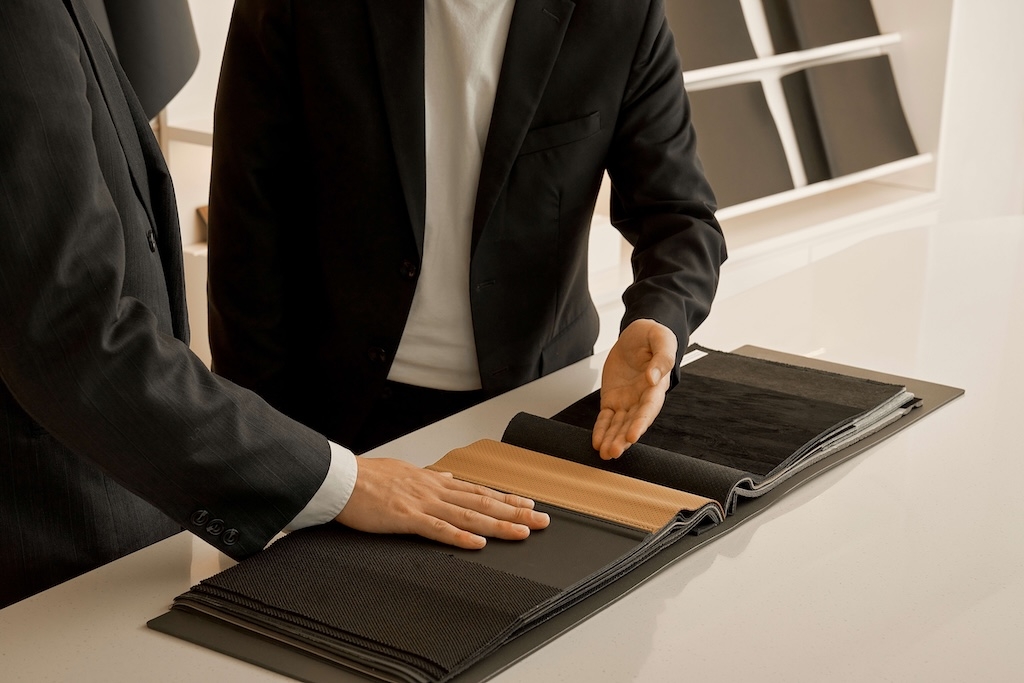 Land Rover Long Biên triển khai dịch vụ cá nhân hóa SV Bespoke cho mẫu xe Range Rover Land Rover Long Biên triển khai dịch vụ cá nhân hóa SV Bespoke cho mẫu xe Range Rover