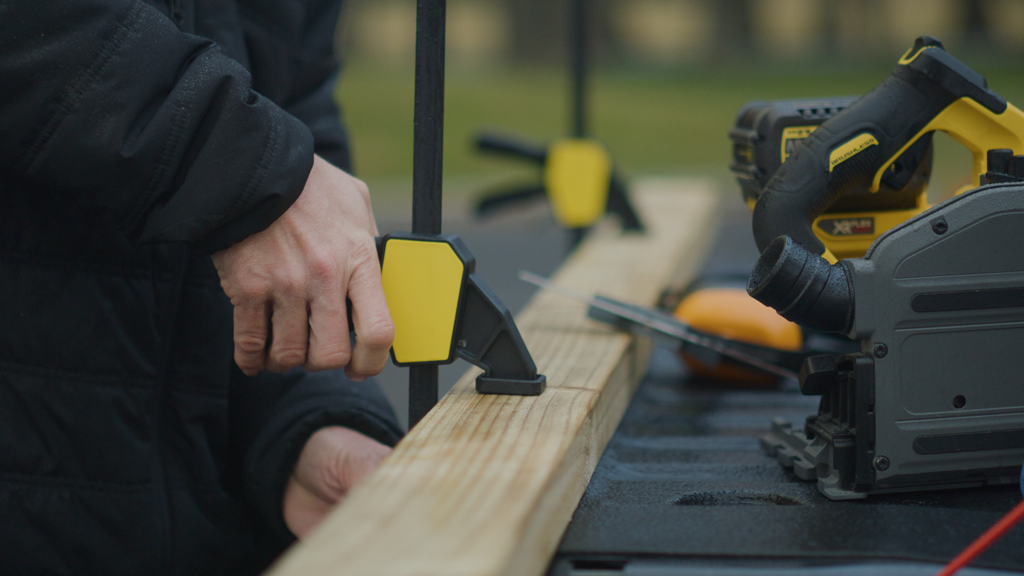 Vách ngăn 'tự chế' giúp tối ưu không gian thùng xe Ranger