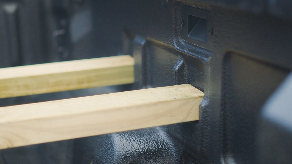 Vách ngăn 'tự chế' giúp tối ưu không gian thùng xe Ranger