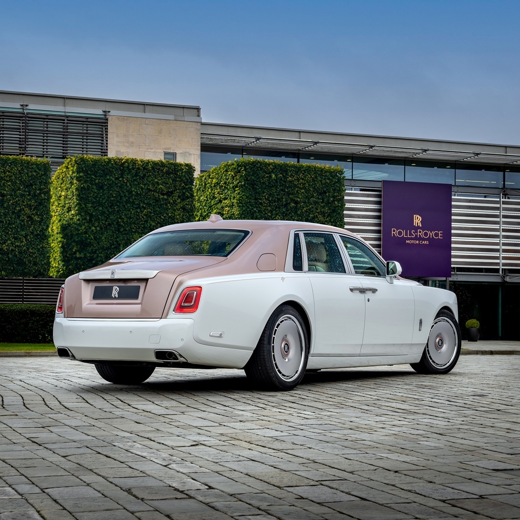 Rolls-Royce Phantom Dentelle độc bản tôn vinh nghệ thuật trang trí ren Rolls-Royce Phantom Dentelle độc bản tôn vinh nghệ thuật trang trí ren