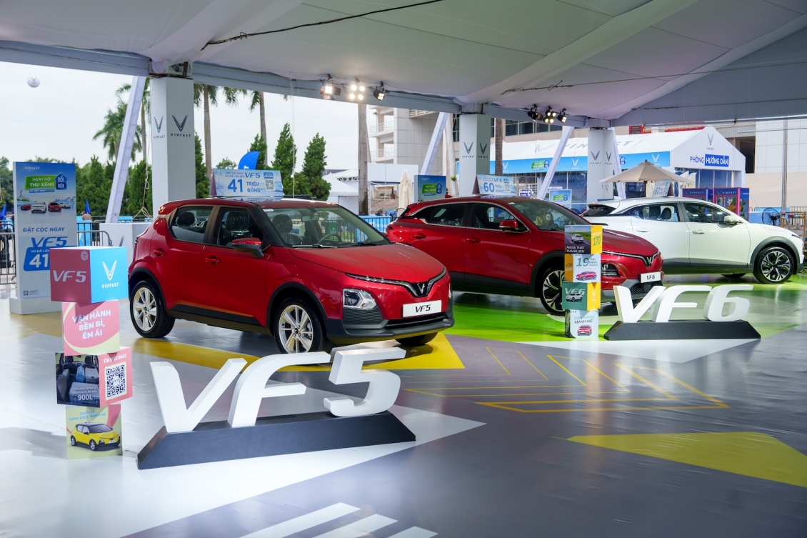 Top 10 ô tô bán chạy nhất tháng 9/2025: Xe điện VinFast vững ngôi 'vương' dù xe xăng khởi sắc