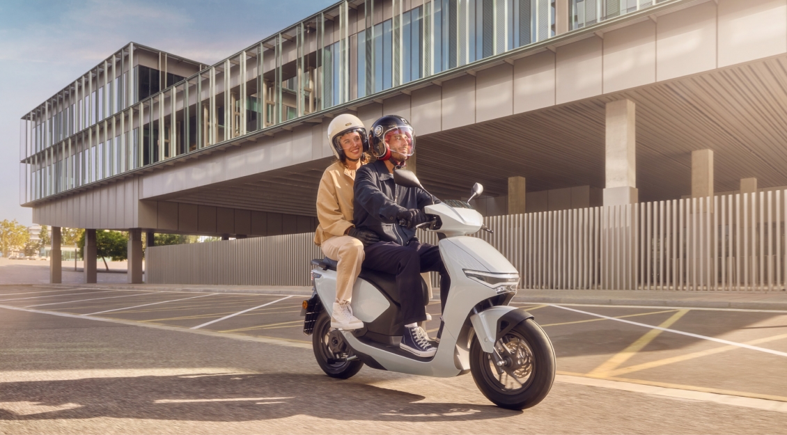 Xe máy điện Honda CUV e: chính thức bàn giao đến những khách hàng đầu tiên Xe máy điện Honda CUV e: chính thức bàn giao đến những khách hàng đầu tiên