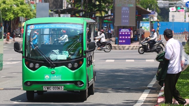 Hà Nội ưu tiên bổ sung các tuyến buýt mini khi cấm xe máy xăng