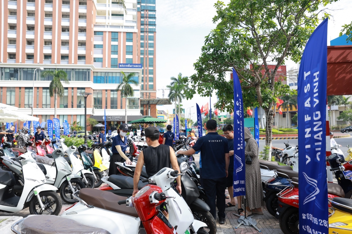 Người dân Hà Nội, TP.HCM, Hưng Yên nô nức đổi xe máy xăng lấy xe máy điện Người dân Hà Nội, TP.HCM, Hưng Yên nô nức đổi xe máy xăng lấy xe máy điện