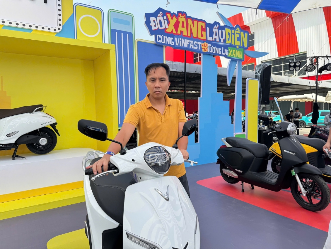 Người dân Hà Nội, TP.HCM, Hưng Yên nô nức đổi xe máy xăng lấy xe máy điện Người dân Hà Nội, TP.HCM, Hưng Yên nô nức đổi xe máy xăng lấy xe máy điện