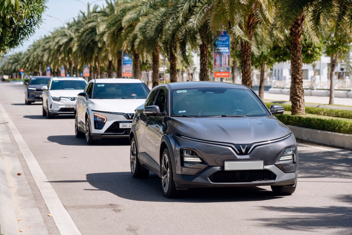 Tậu VF 6 trúng thêm VF 5: “Túi mù” của VinFast khiến khách hàng Cần Thơ ngỡ ngàng