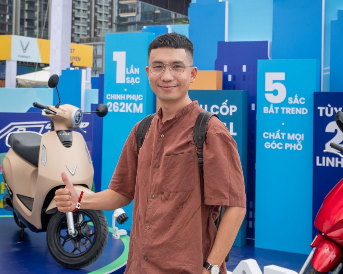 Không chỉ ấn tượng với mẫu xe đột phá Evo Grand, anh Nguyễn Công Dũng muốn” đổi xăng sang điện” để ủng hộ thành phố chuyển đổi xanh