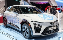 Cận cảnh VinFast VF7 vừa ra mắt tại Indonesia, giá quy đổi từ 778 triệu đồng