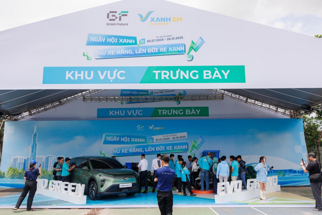 Limo Green là tâm điểm ở khu vực trưng bày. Limo Green là tâm điểm ở khu vực trưng bày.