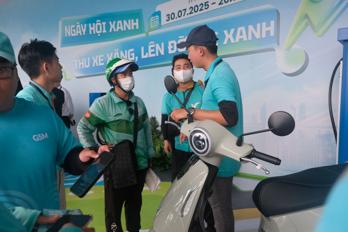 Rất nhiều tài xế dịch vụ của các hãng mong muốn chuyển đổi sang Evo Grand. Rất nhiều tài xế dịch vụ của các hãng mong muốn chuyển đổi sang Evo Grand.