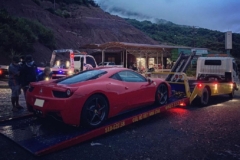 Cặp đôi siêu xe McLaren 720S Spider và Ferrari 458 có mặt tại Việt Nam