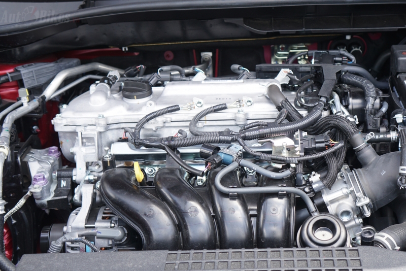 Hơn 800 triệu, chọn Peugeot 2008 hay Toyota Corolla Cross?