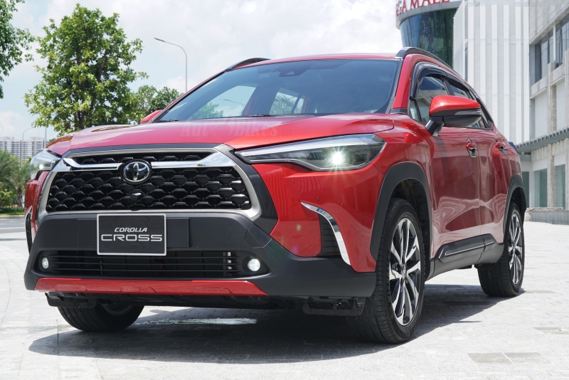 Hơn 800 triệu, chọn Peugeot 2008 hay Toyota Corolla Cross?