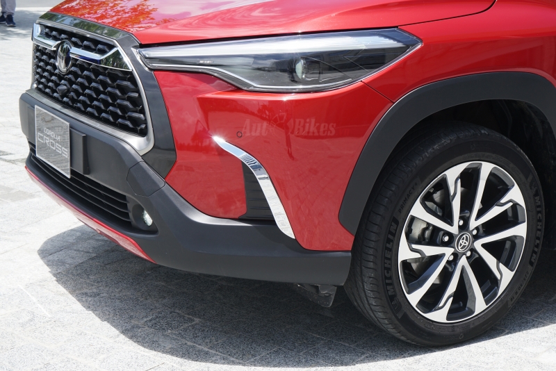 Hơn 800 triệu, chọn Peugeot 2008 hay Toyota Corolla Cross?